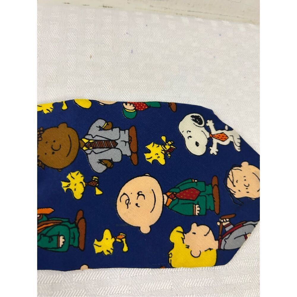 Peanuts Snoopy and Gang Silk tie" Happiness is a cool tie"‎ navy green